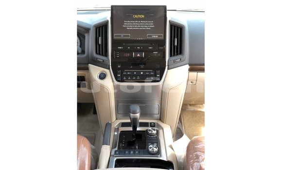 Acheter Import Voiture Toyota Land Cruiser Blanc à Import - Dubai, Marquesas Acheter Import Voiture Toyota Land Cruiser Blanc à Import - Dubai, Marquesas