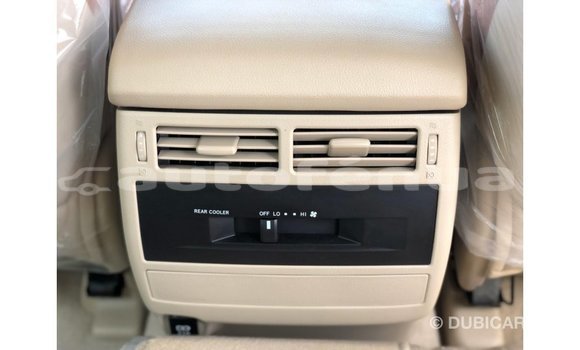 Acheter Import Voiture Toyota Land Cruiser Blanc à Import - Dubai, Marquesas Acheter Import Voiture Toyota Land Cruiser Blanc à Import - Dubai, Marquesas