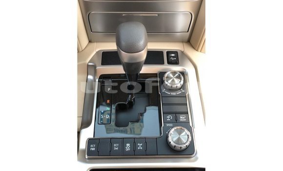 Acheter Import Voiture Toyota Land Cruiser Blanc à Import - Dubai, Marquesas Acheter Import Voiture Toyota Land Cruiser Blanc à Import - Dubai, Marquesas