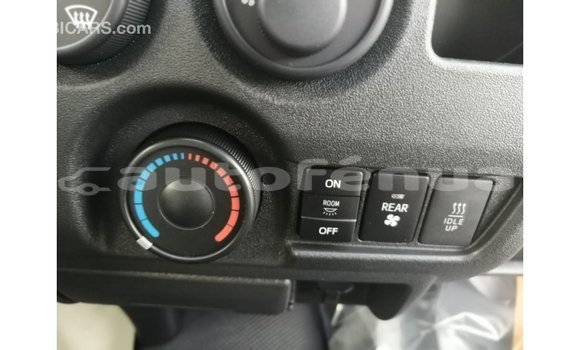 Acheter Import Voiture Toyota Hiace Blanc à Import - Dubai, Marquesas Acheter Import Voiture Toyota Hiace Blanc à Import - Dubai, Marquesas