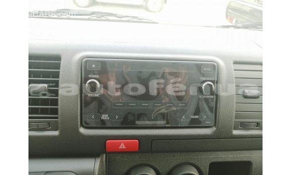 Acheter Import Voiture Toyota Hiace Blanc à Import - Dubai, Marquesas Acheter Import Voiture Toyota Hiace Blanc à Import - Dubai, Marquesas