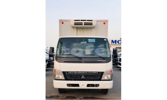 Acheter Import Voiture Mitsubishi Carisma Blanc à Import - Dubai, Marquesas Acheter Import Voiture Mitsubishi Carisma Blanc à Import - Dubai, Marquesas