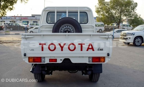 Acheter Import Voiture Toyota Land Cruiser Blanc à Import - Dubai, Marquesas Acheter Import Voiture Toyota Land Cruiser Blanc à Import - Dubai, Marquesas