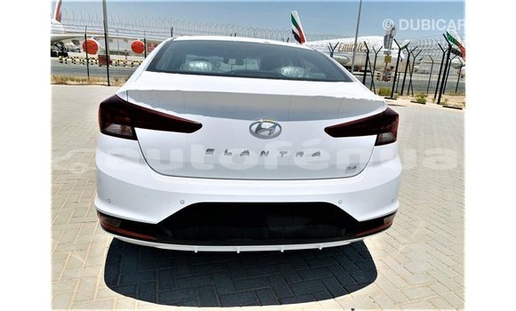 Acheter Import Voiture Hyundai Elantra Blanc à Import - Dubai, Marquesas Acheter Import Voiture Hyundai Elantra Blanc à Import - Dubai, Marquesas