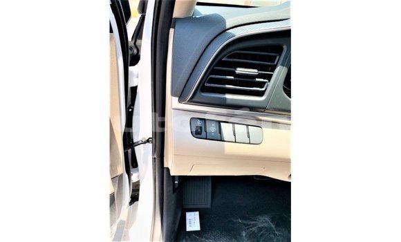 Acheter Import Voiture Hyundai Elantra Blanc à Import - Dubai, Marquesas Acheter Import Voiture Hyundai Elantra Blanc à Import - Dubai, Marquesas