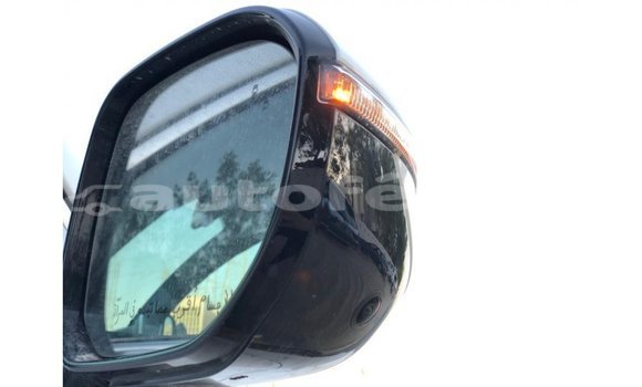 Acheter Import Voiture Kia Carens Blanc à Import - Dubai, Marquesas Acheter Import Voiture Kia Carens Blanc à Import - Dubai, Marquesas