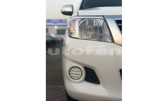 Acheter Import Voiture Toyota Hilux Blanc à Import - Dubai, Marquesas Acheter Import Voiture Toyota Hilux Blanc à Import - Dubai, Marquesas