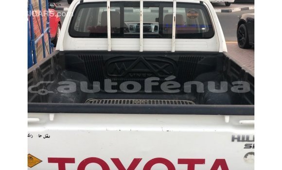 Acheter Import Voiture Toyota Hilux Blanc à Import - Dubai, Marquesas Acheter Import Voiture Toyota Hilux Blanc à Import - Dubai, Marquesas