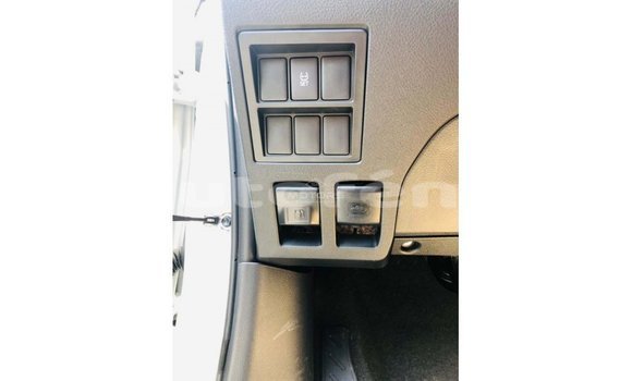 Acheter Import Voiture Toyota Hilux Blanc à Import - Dubai, Marquesas Acheter Import Voiture Toyota Hilux Blanc à Import - Dubai, Marquesas