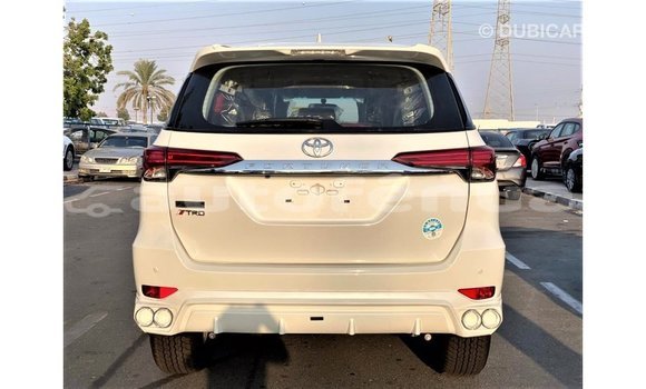 Acheter Import Voiture Toyota Fortuner Blanc à Import - Dubai, Marquesas Acheter Import Voiture Toyota Fortuner Blanc à Import - Dubai, Marquesas