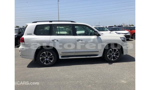 Acheter Import Voiture Toyota Land Cruiser Blanc à Import - Dubai, Marquesas Acheter Import Voiture Toyota Land Cruiser Blanc à Import - Dubai, Marquesas