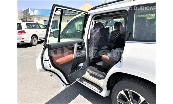 Acheter Import Voiture Toyota Land Cruiser Blanc à Import - Dubai, Marquesas Acheter Import Voiture Toyota Land Cruiser Blanc à Import - Dubai, Marquesas