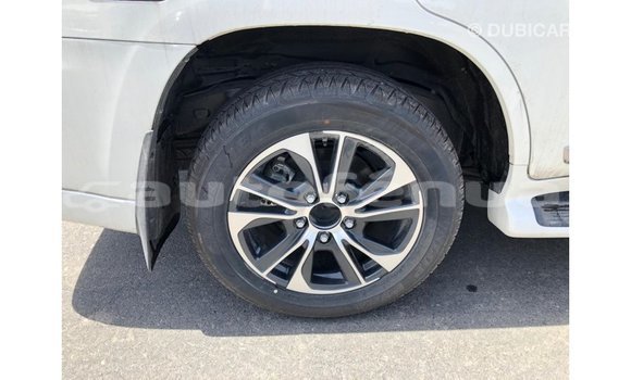 Acheter Import Voiture Toyota Land Cruiser Blanc à Import - Dubai, Marquesas Acheter Import Voiture Toyota Land Cruiser Blanc à Import - Dubai, Marquesas