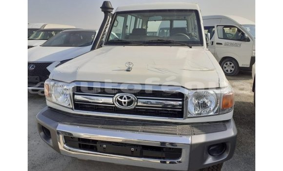 Acheter Import Voiture Toyota Land Cruiser Blanc à Import - Dubai, Marquesas Acheter Import Voiture Toyota Land Cruiser Blanc à Import - Dubai, Marquesas