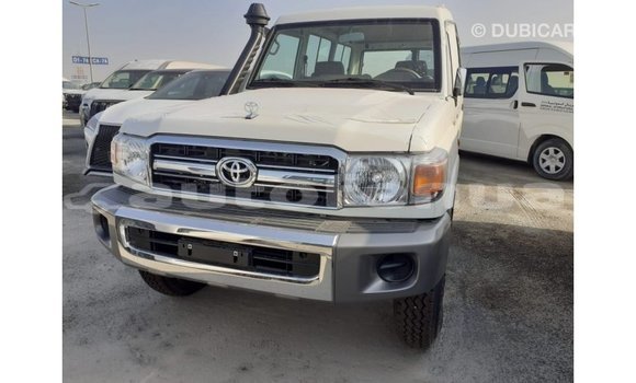 Acheter Import Voiture Toyota Land Cruiser Blanc à Import - Dubai, Marquesas Acheter Import Voiture Toyota Land Cruiser Blanc à Import - Dubai, Marquesas