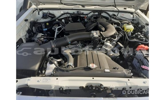 Acheter Import Voiture Toyota Land Cruiser Blanc à Import - Dubai, Marquesas Acheter Import Voiture Toyota Land Cruiser Blanc à Import - Dubai, Marquesas