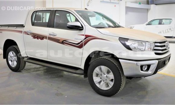 Acheter Import Voiture Toyota Hilux Blanc à Import - Dubai, Marquesas Acheter Import Voiture Toyota Hilux Blanc à Import - Dubai, Marquesas