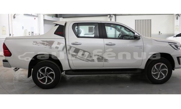 Acheter Import Voiture Toyota Hilux Blanc à Import - Dubai, Marquesas Acheter Import Voiture Toyota Hilux Blanc à Import - Dubai, Marquesas