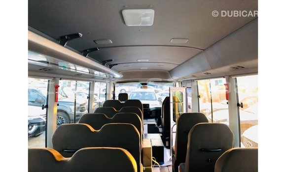 Acheter Import Voiture Toyota Coaster Blanc à Import - Dubai, Marquesas Acheter Import Voiture Toyota Coaster Blanc à Import - Dubai, Marquesas