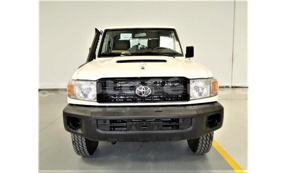 Buy Import Toyota Land Cruiser White Car in Import - Dubai in Marquesas