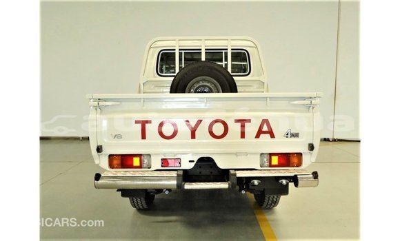Acheter Import Voiture Toyota Land Cruiser Blanc à Import - Dubai, Marquesas Acheter Import Voiture Toyota Land Cruiser Blanc à Import - Dubai, Marquesas