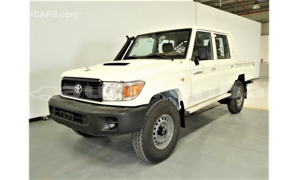 Acheter Import Voiture Toyota Land Cruiser Blanc à Import - Dubai, Marquesas Acheter Import Voiture Toyota Land Cruiser Blanc à Import - Dubai, Marquesas