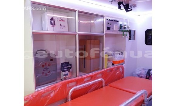 Acheter Import Voiture Toyota Hiace Blanc à Import - Dubai, Marquesas Acheter Import Voiture Toyota Hiace Blanc à Import - Dubai, Marquesas