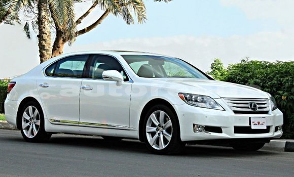 Acheter Import Voiture Lexus LS Blanc à Import - Dubai, Marquesas Acheter Import Voiture Lexus LS Blanc à Import - Dubai, Marquesas