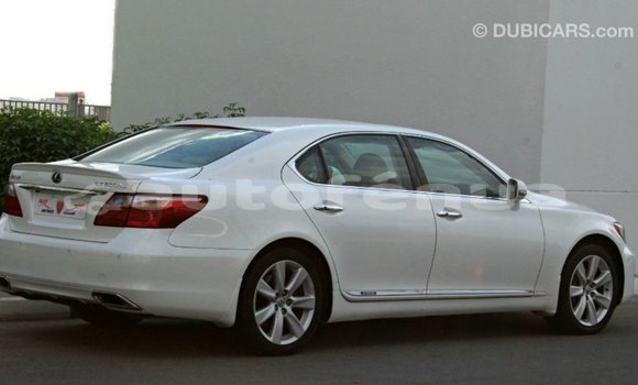 Acheter Import Voiture Lexus LS Blanc à Import - Dubai, Marquesas Acheter Import Voiture Lexus LS Blanc à Import - Dubai, Marquesas