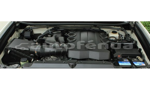 Acheter Import Voiture Toyota Prado Blanc à Import - Dubai, Marquesas Acheter Import Voiture Toyota Prado Blanc à Import - Dubai, Marquesas