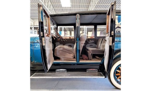 Acheter Import Voiture Buick Electra Bleu à Import - Dubai, Marquesas Acheter Import Voiture Buick Electra Bleu à Import - Dubai, Marquesas