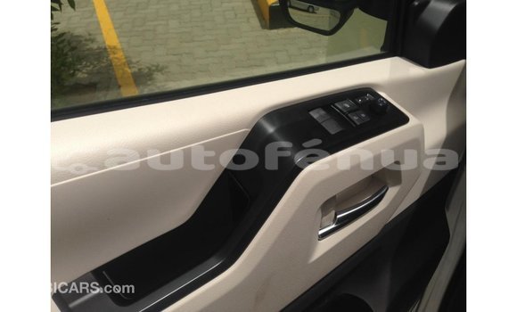 Acheter Import Voiture Toyota Hiace Blanc à Import - Dubai, Marquesas Acheter Import Voiture Toyota Hiace Blanc à Import - Dubai, Marquesas