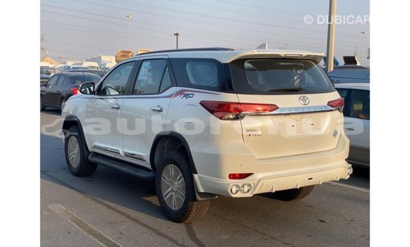 Acheter Import Voiture Toyota Fortuner Blanc à Import - Dubai, Marquesas Acheter Import Voiture Toyota Fortuner Blanc à Import - Dubai, Marquesas
