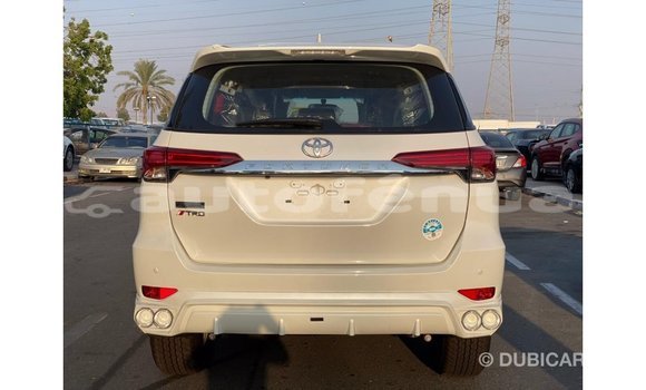 Acheter Import Voiture Toyota Fortuner Blanc à Import - Dubai, Marquesas Acheter Import Voiture Toyota Fortuner Blanc à Import - Dubai, Marquesas