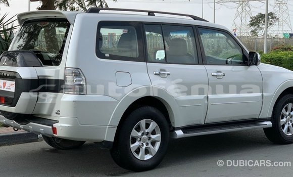Acheter Import Voiture Mitsubishi Pajero Blanc à Import - Dubai, Marquesas Acheter Import Voiture Mitsubishi Pajero Blanc à Import - Dubai, Marquesas