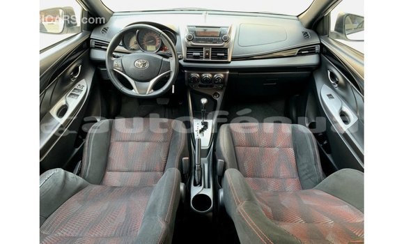 Acheter Import Voiture Toyota Yaris Blanc à Import - Dubai, Marquesas Acheter Import Voiture Toyota Yaris Blanc à Import - Dubai, Marquesas
