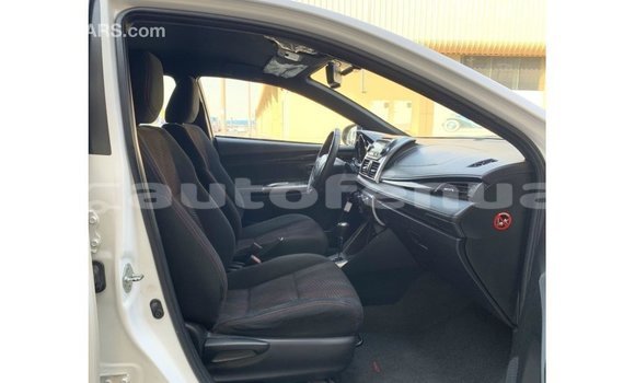 Acheter Import Voiture Toyota Yaris Blanc à Import - Dubai, Marquesas Acheter Import Voiture Toyota Yaris Blanc à Import - Dubai, Marquesas