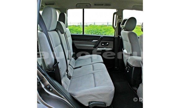 Acheter Import Voiture Mitsubishi Pajero Marron à Import - Dubai, Marquesas Acheter Import Voiture Mitsubishi Pajero Marron à Import - Dubai, Marquesas
