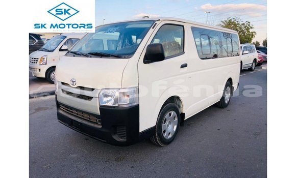 Acheter Import Voiture Toyota Hiace Blanc à Import - Dubai, Marquesas Acheter Import Voiture Toyota Hiace Blanc à Import - Dubai, Marquesas