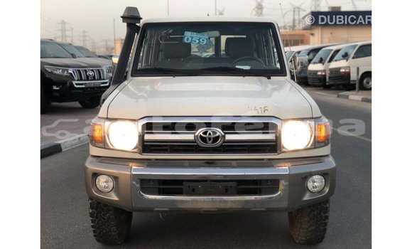 Acheter Import Voiture Toyota Land Cruiser Blanc à Import - Dubai, Marquesas Acheter Import Voiture Toyota Land Cruiser Blanc à Import - Dubai, Marquesas
