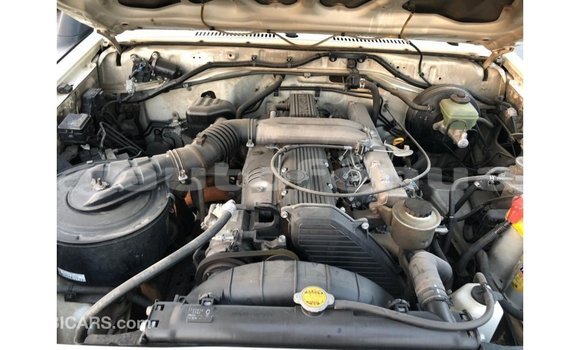 Acheter Import Voiture Toyota Land Cruiser Blanc à Import - Dubai, Marquesas Acheter Import Voiture Toyota Land Cruiser Blanc à Import - Dubai, Marquesas