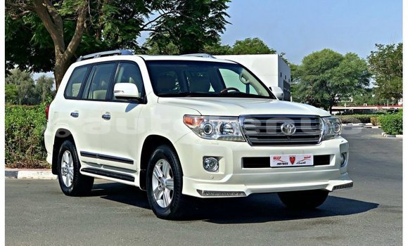 Acheter Import Voiture Toyota Land Cruiser Blanc à Import - Dubai, Marquesas Acheter Import Voiture Toyota Land Cruiser Blanc à Import - Dubai, Marquesas