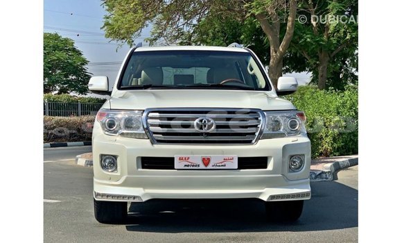 Acheter Import Voiture Toyota Land Cruiser Blanc à Import - Dubai, Marquesas Acheter Import Voiture Toyota Land Cruiser Blanc à Import - Dubai, Marquesas