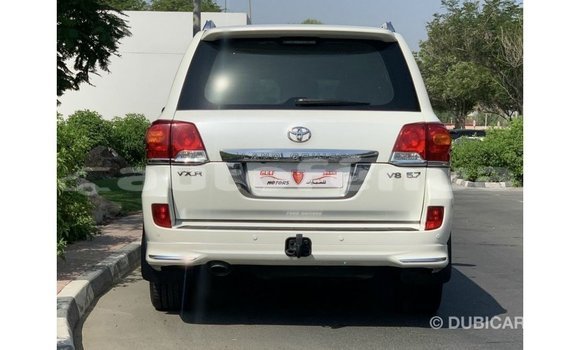 Acheter Import Voiture Toyota Land Cruiser Blanc à Import - Dubai, Marquesas Acheter Import Voiture Toyota Land Cruiser Blanc à Import - Dubai, Marquesas
