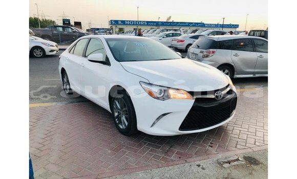 Acheter Import Voiture Toyota Camry Blanc à Import - Dubai, Marquesas