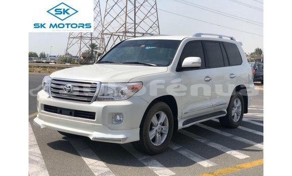 Buy Import Toyota Land Cruiser White Car in Import - Dubai in Marquesas Buy Import Toyota Land Cruiser White Car in Import - Dubai in Marquesas