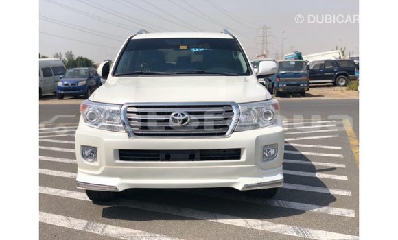 Acheter Import Voiture Toyota Land Cruiser Blanc à Import - Dubai, Marquesas Acheter Import Voiture Toyota Land Cruiser Blanc à Import - Dubai, Marquesas