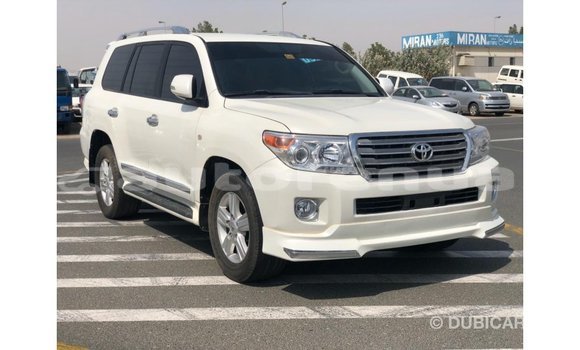 Acheter Import Voiture Toyota Land Cruiser Blanc à Import - Dubai, Marquesas Acheter Import Voiture Toyota Land Cruiser Blanc à Import - Dubai, Marquesas