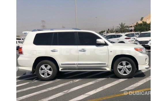 Acheter Import Voiture Toyota Land Cruiser Blanc à Import - Dubai, Marquesas Acheter Import Voiture Toyota Land Cruiser Blanc à Import - Dubai, Marquesas