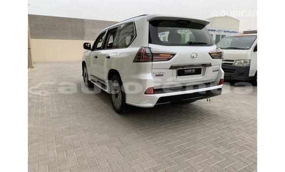 Acheter Import Voiture Lexus LX Blanc à Import - Dubai, Marquesas Acheter Import Voiture Lexus LX Blanc à Import - Dubai, Marquesas